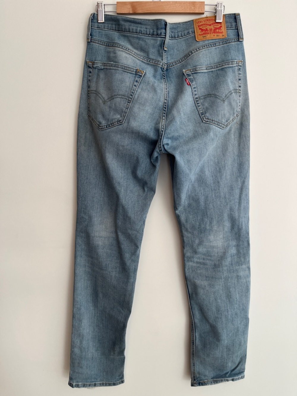 LEVI’S 541 Faded Well Worn Distressed All Seasons Tech Men’s Jeans 32W 34 L